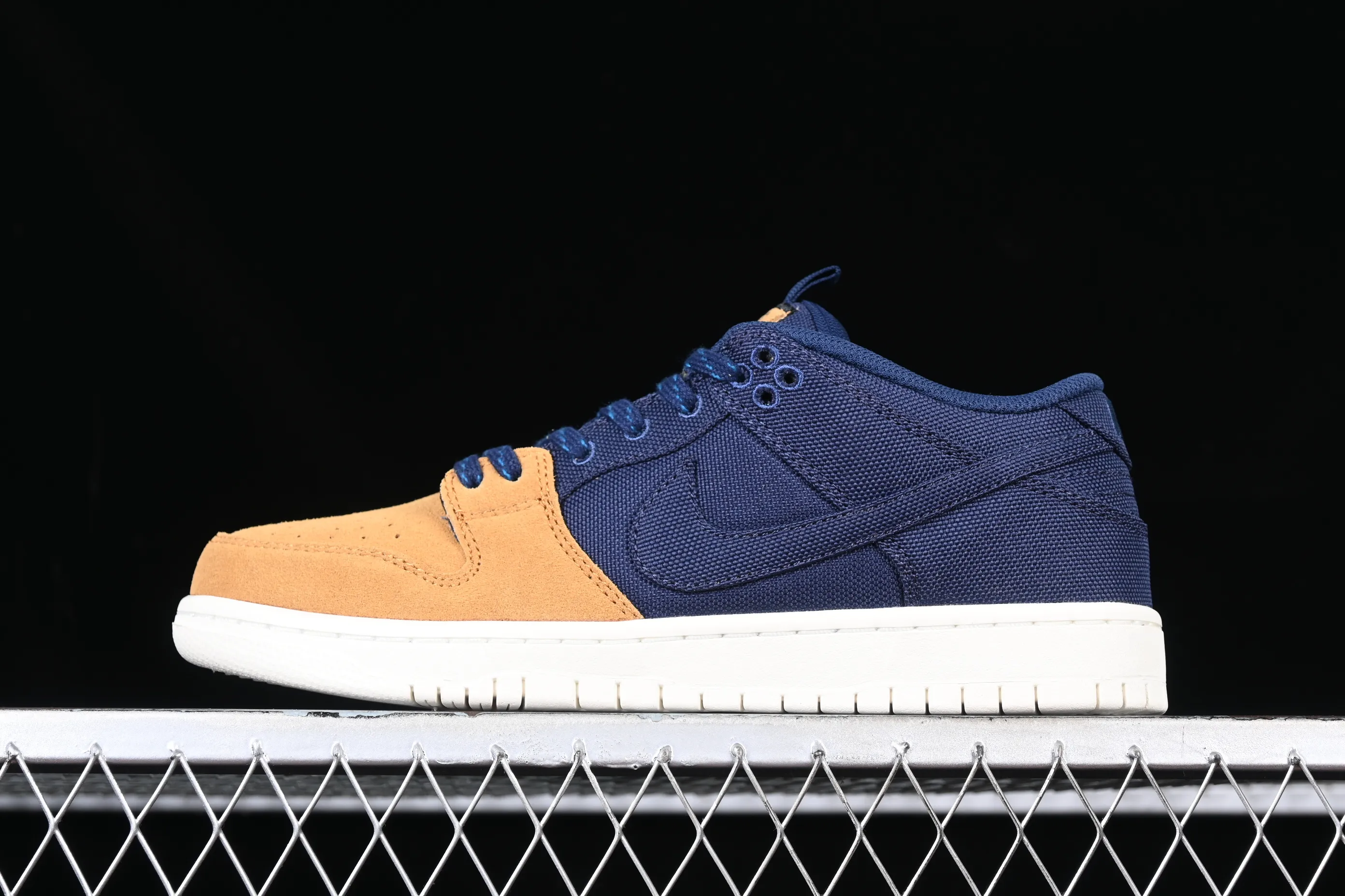 All Categories Nk SB Dunk Series Nk SB Dunk Low Low-top sneakers Nk SB Dunk Low "Midnight Navy" Desert Yellow SB low-top sports and leisure sneakers DX6775-400